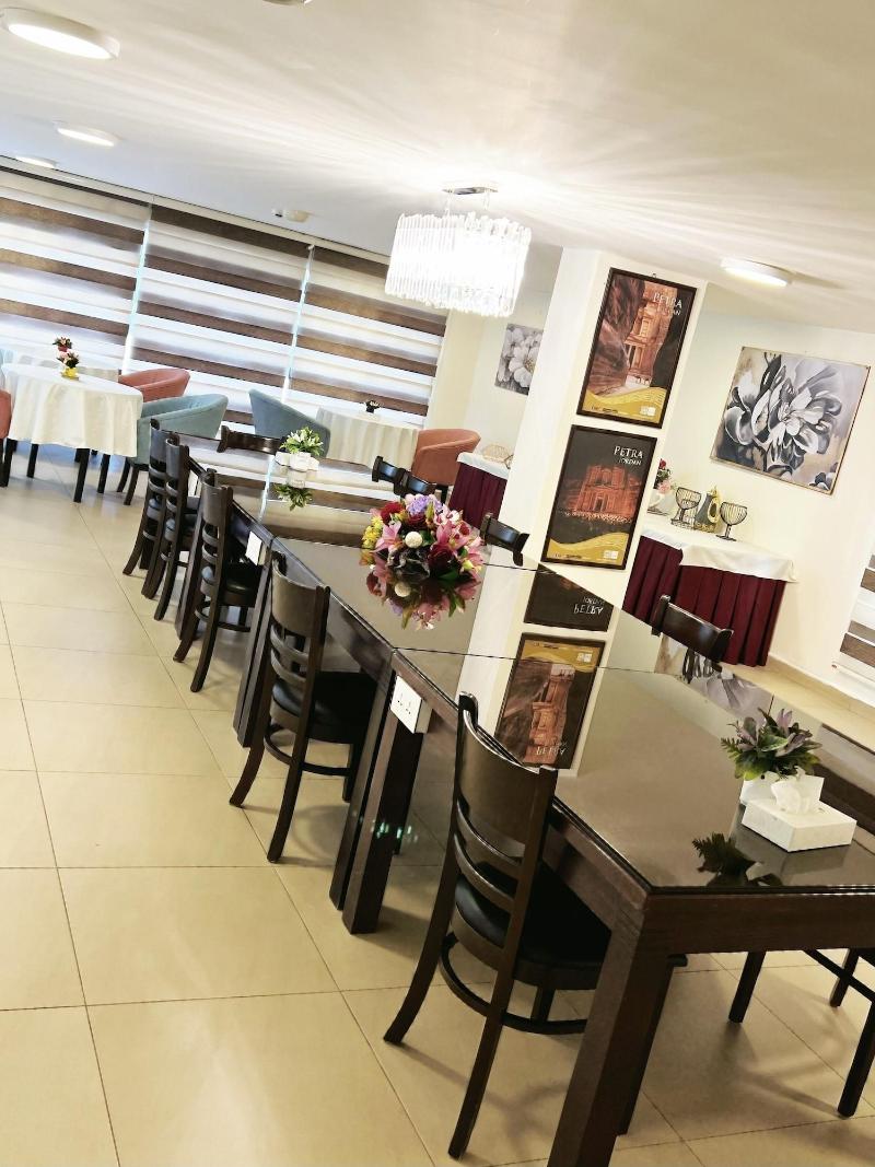 7Th Star Hotel Suites - Restoran