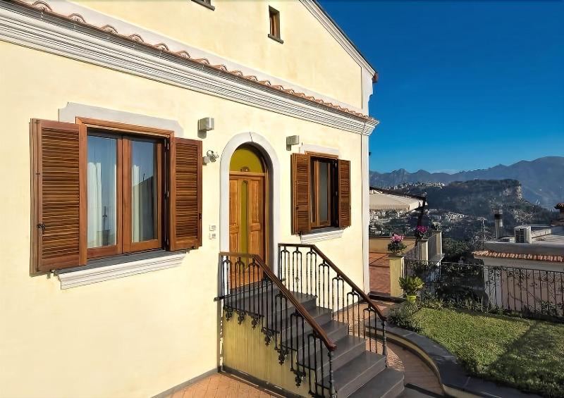 Villa Maria - Genel