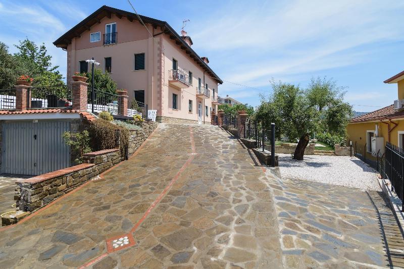 Casa Vittoria - Genel