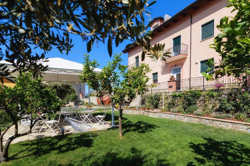 Casa Vittoria - Genel