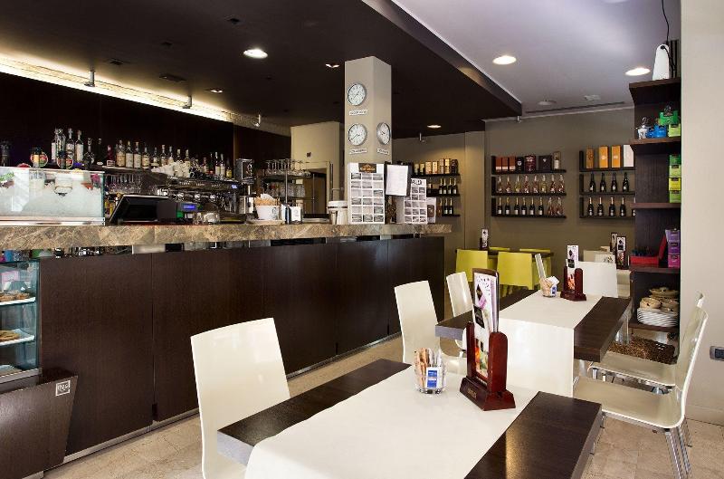 Zara Rooms & Suites - Bar