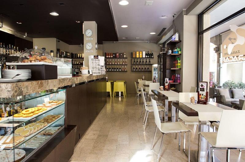 Zara Rooms & Suites - Bar