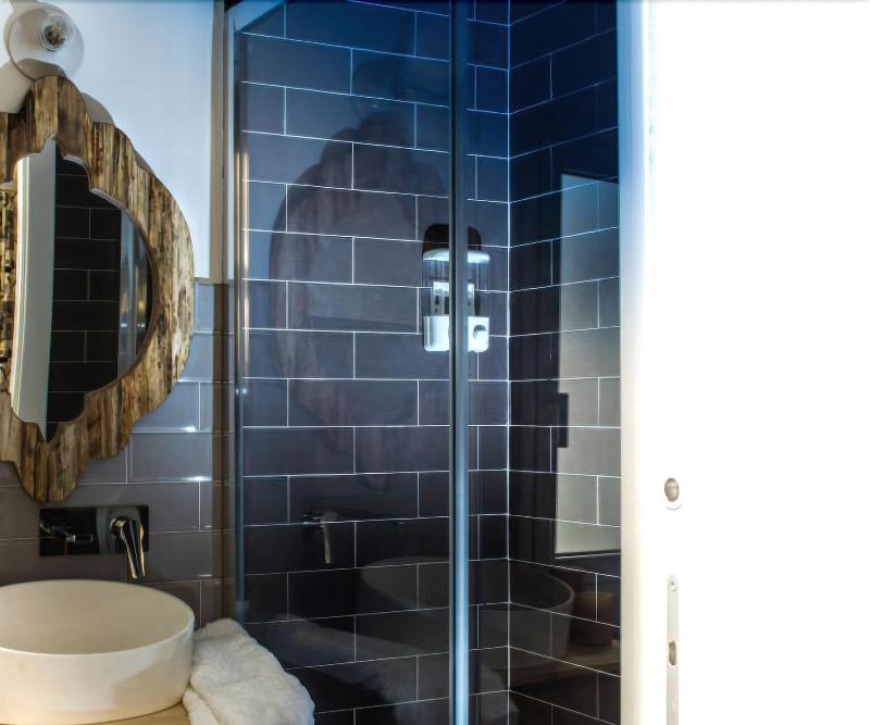 Ad Hoc Rooms - Oda