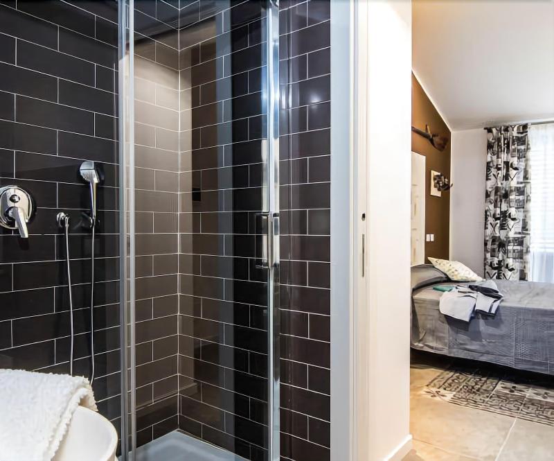 Ad Hoc Rooms - Oda
