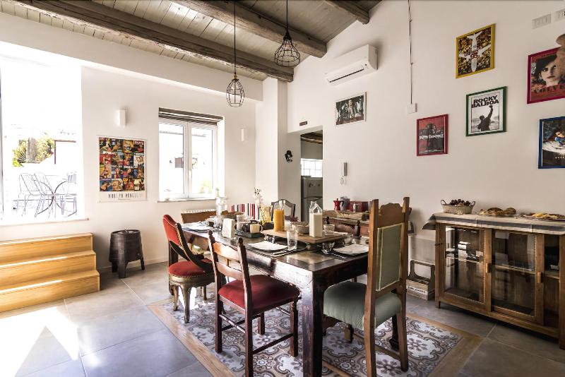 Ad Hoc Rooms - Restoran