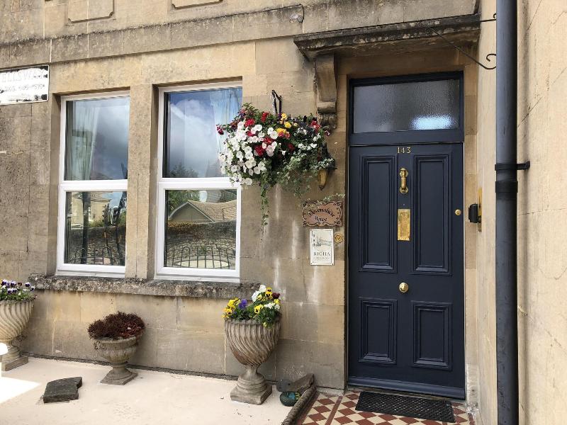 Devonshire House - Genel