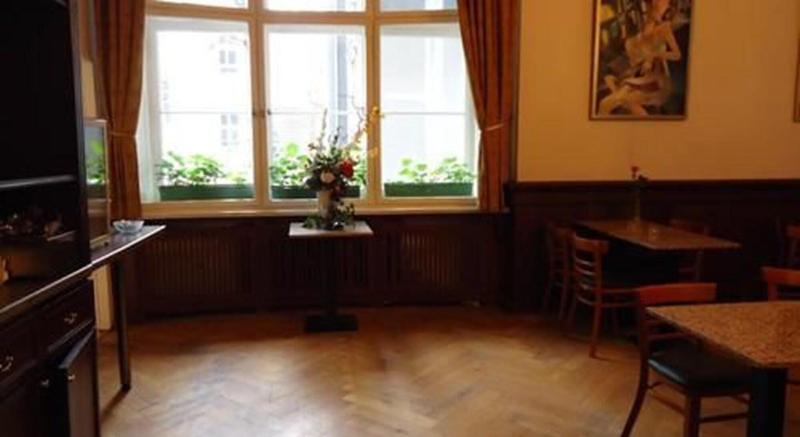 Hotel Aster - Lobi