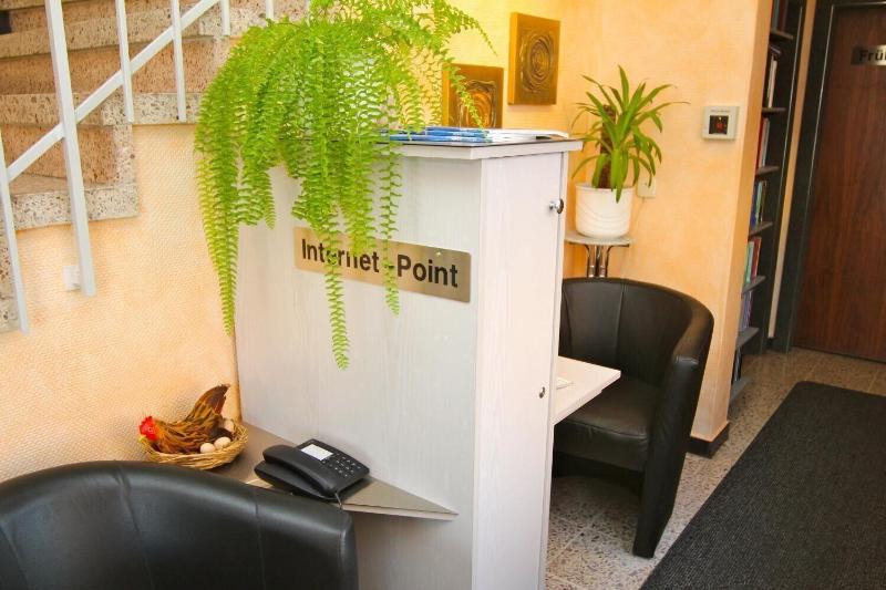 Firzlaffs Hotel Neuma Nster - Genel
