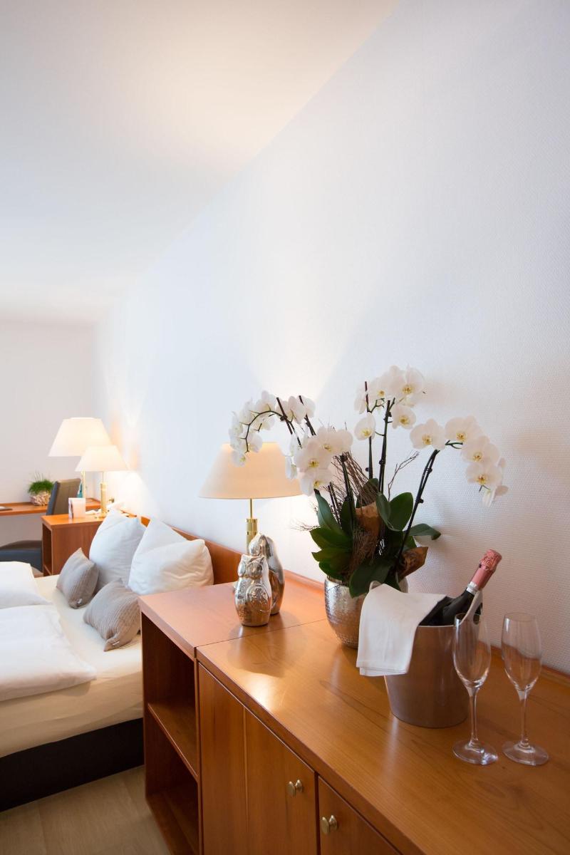 Hotel Und Restaurant Rose - Oda