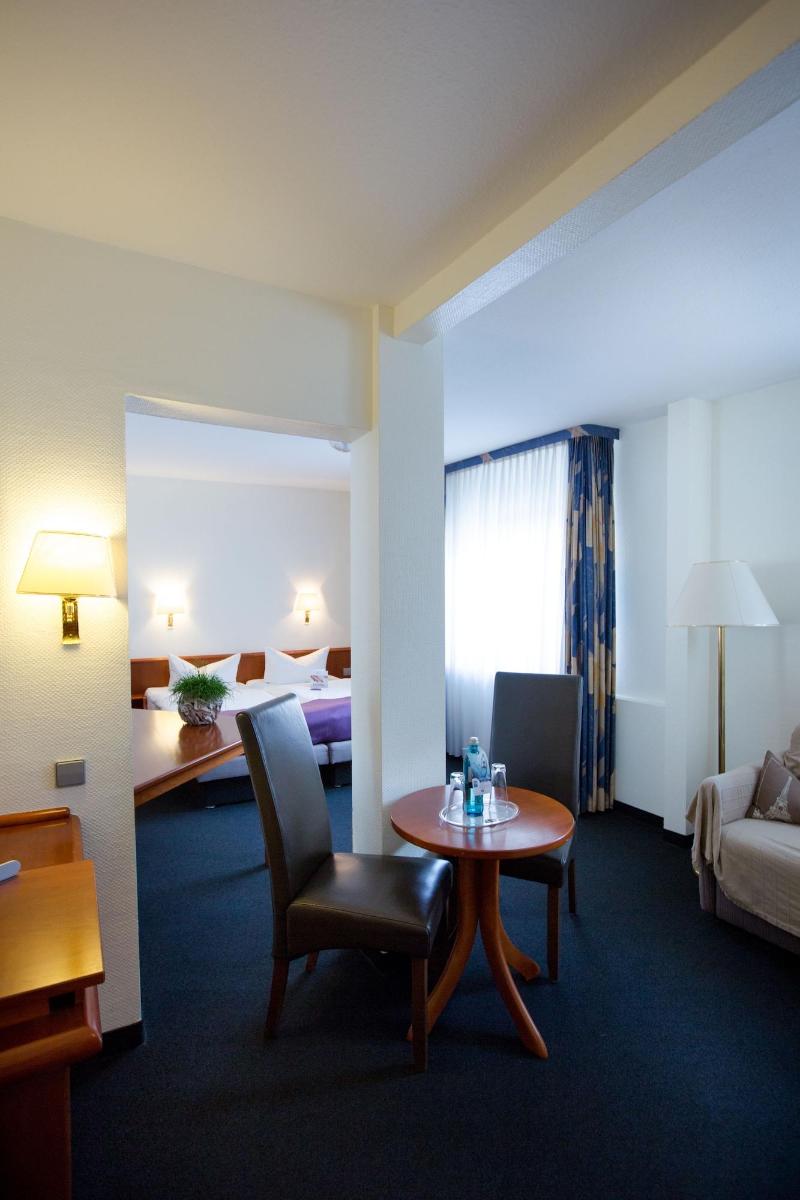 Hotel Und Restaurant Rose - Oda