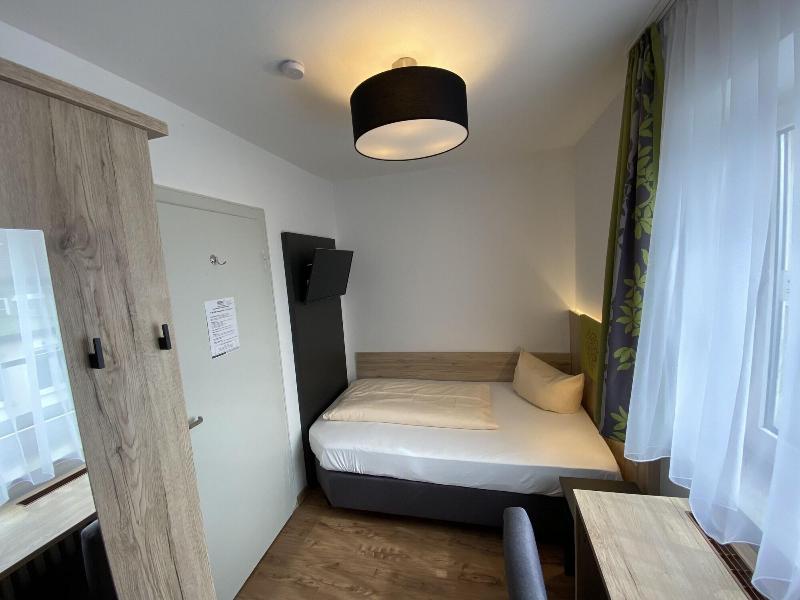 Hotel Goldene Traube - Oda
