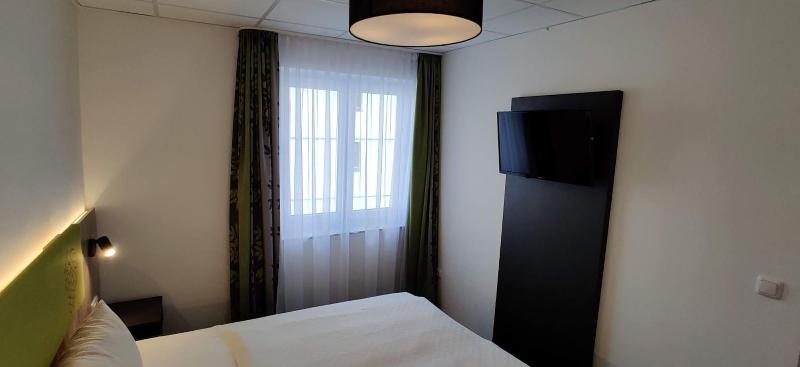 Hotel Goldene Traube - Oda