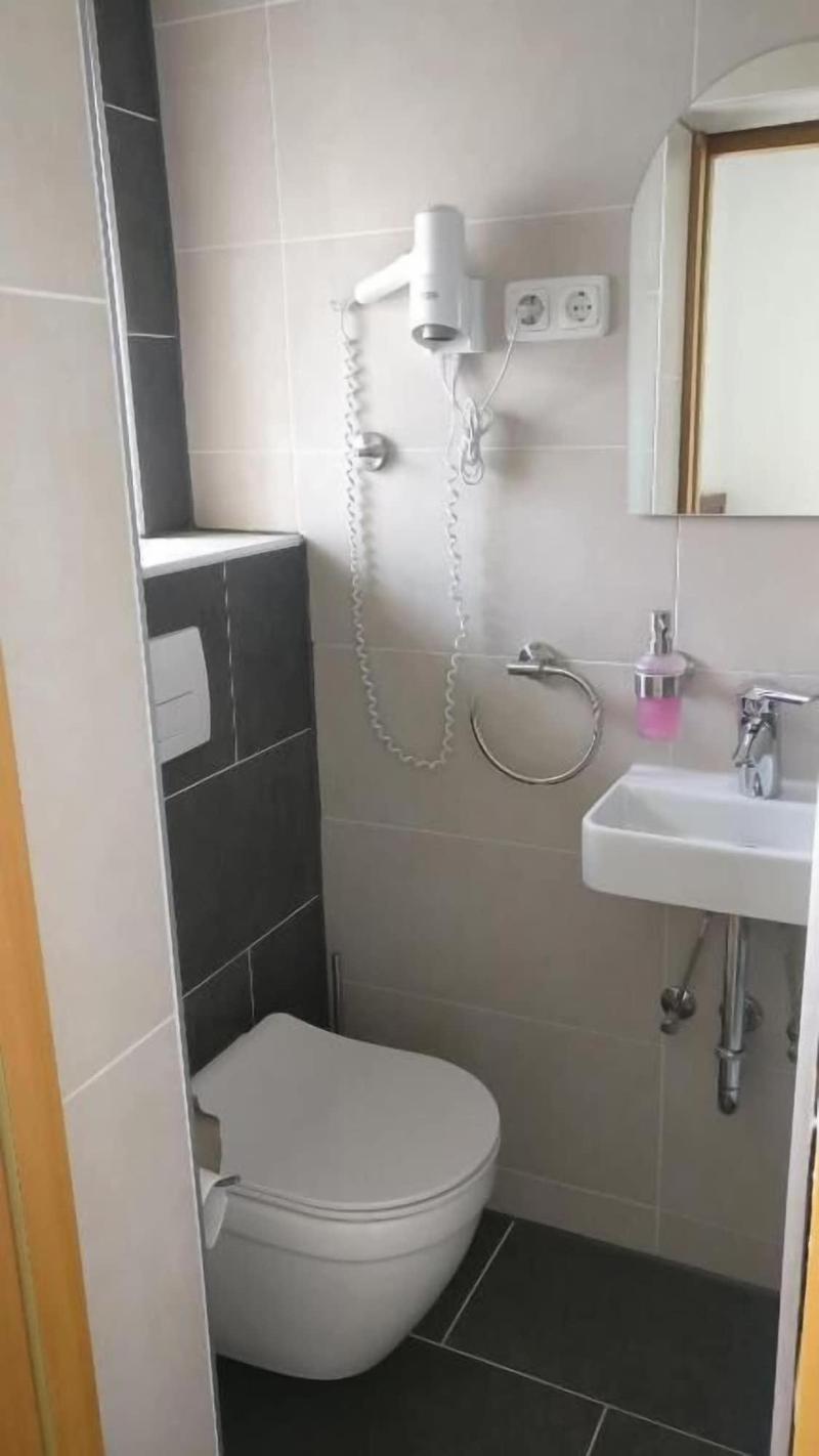 Hotel Goldene Traube - Oda