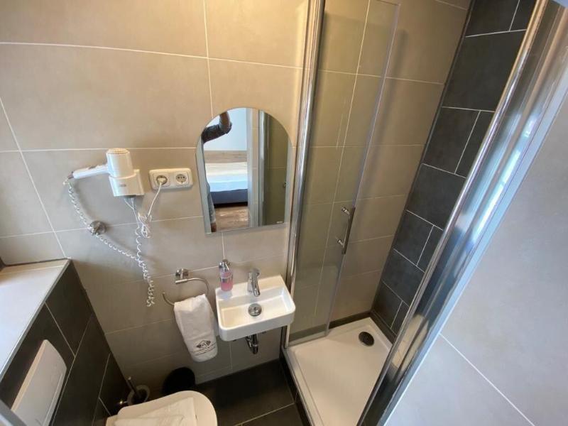 Hotel Goldene Traube - Oda