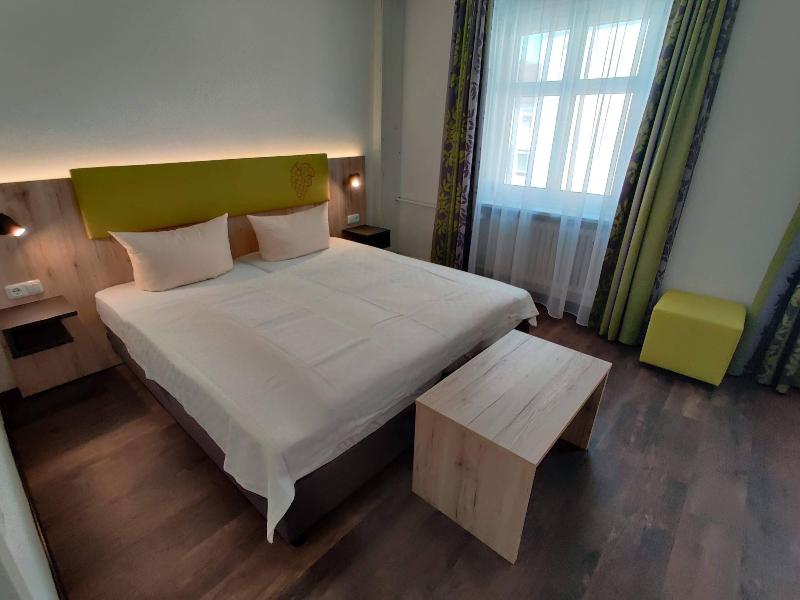 Hotel Goldene Traube - Oda