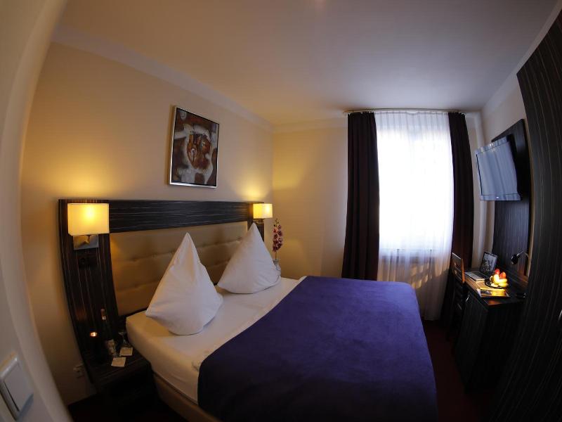 Hotel Famosa - Genel