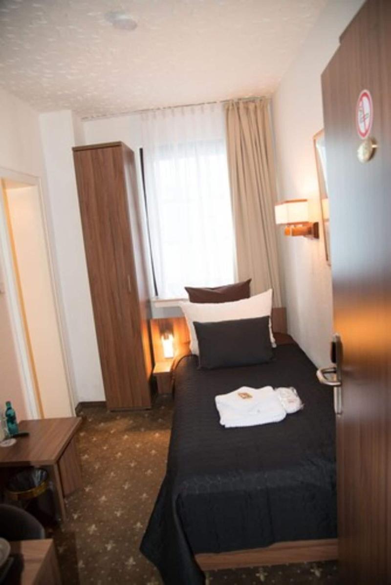 La Wenbra U Ka Ln Hotel Restaurant - Oda