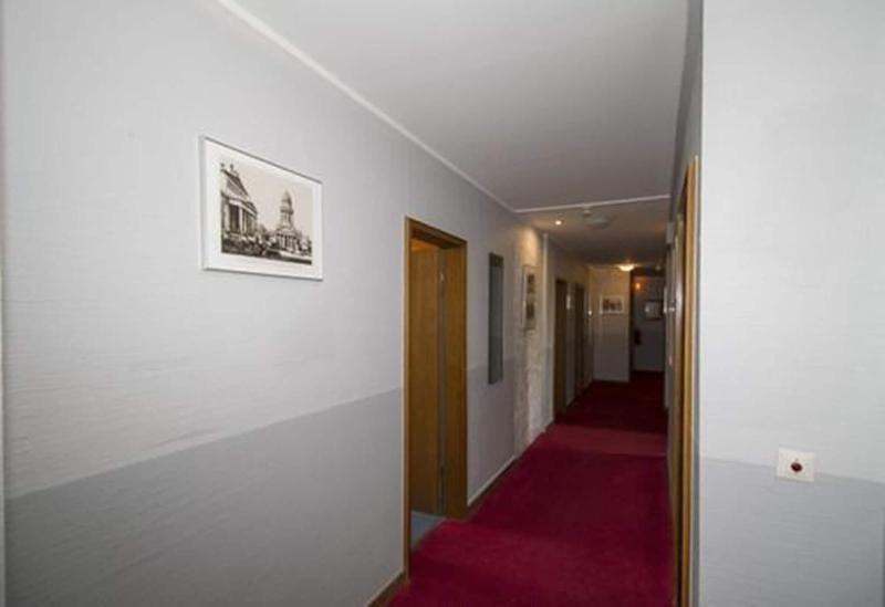 Hotel Spreewitz Am Kurfa Rstendamm - Lobi
