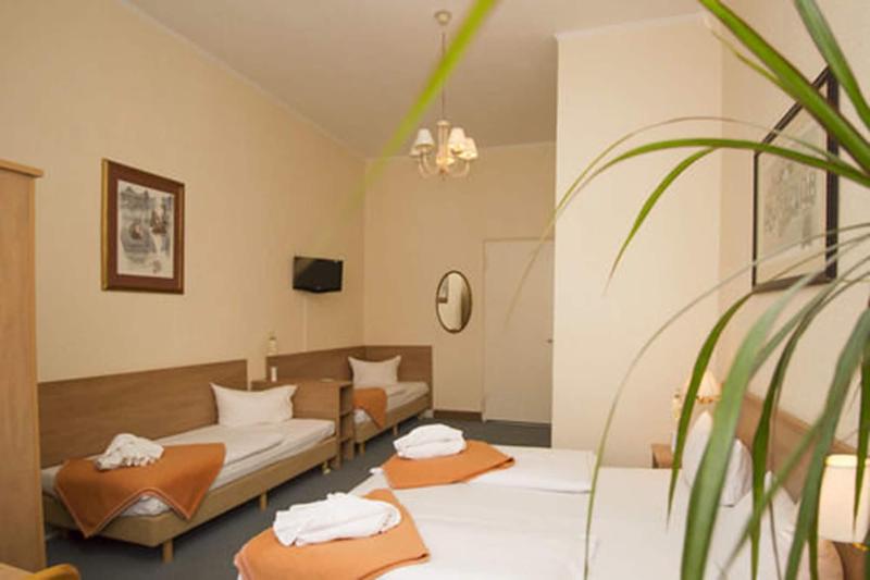 Hotel Spreewitz Am Kurfa Rstendamm - Oda