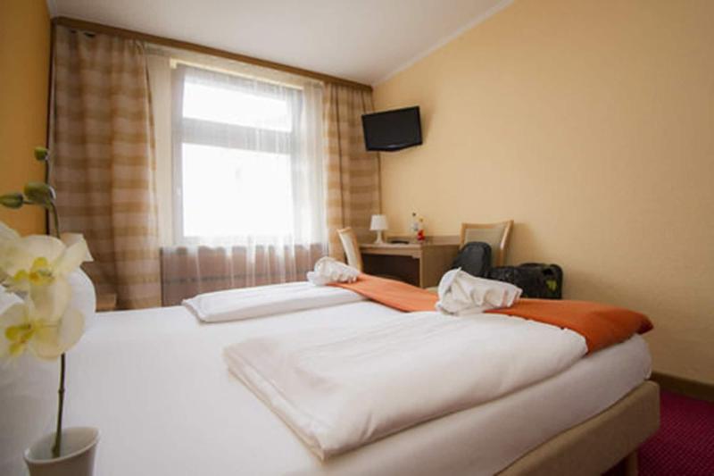 Hotel Spreewitz Am Kurfa Rstendamm - Oda