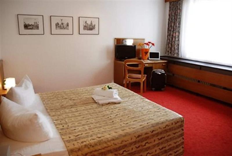 Hotel Spreewitz Am Kurfa Rstendamm - Oda