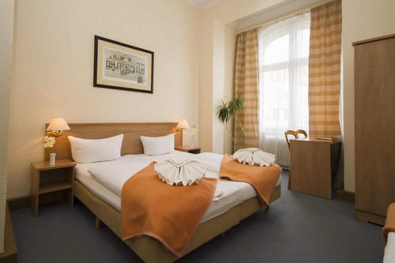 Hotel Spreewitz Am Kurfa Rstendamm - Oda