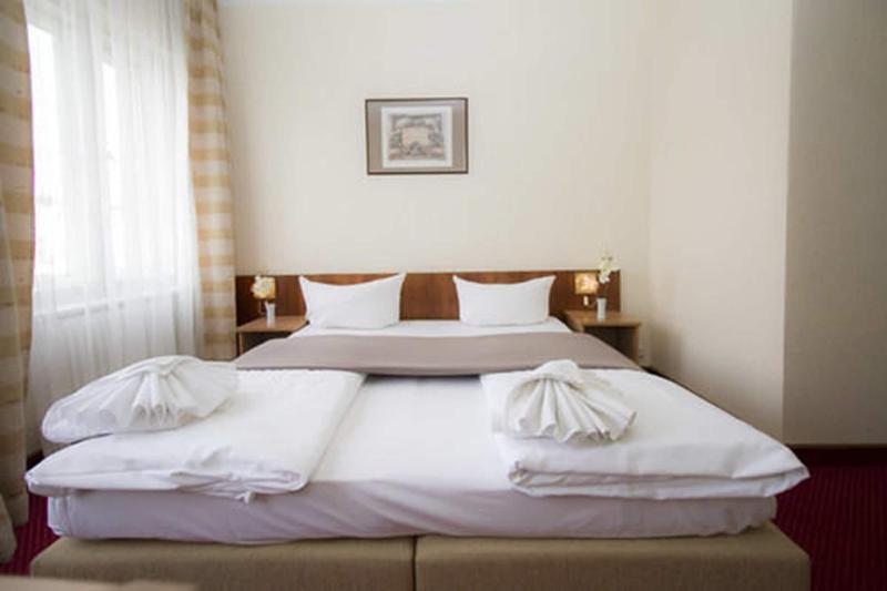 Hotel Spreewitz Am Kurfa Rstendamm - Oda