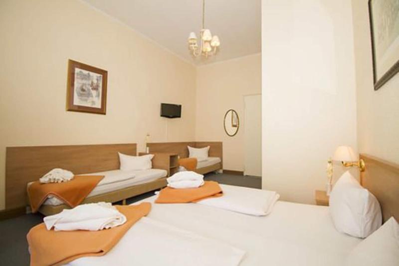 Hotel Spreewitz Am Kurfa Rstendamm - Oda