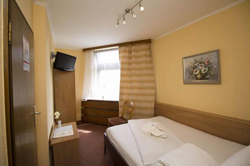 Hotel Spreewitz Am Kurfa Rstendamm - Oda