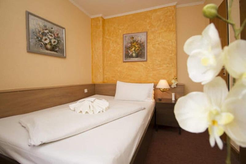 Hotel Spreewitz Am Kurfa Rstendamm - Oda