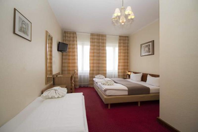Hotel Spreewitz Am Kurfa Rstendamm - Oda