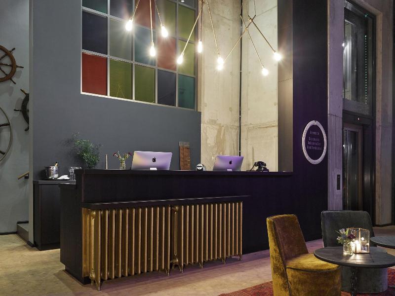 25Hours Hotel Altes Hafenamt - Lobi