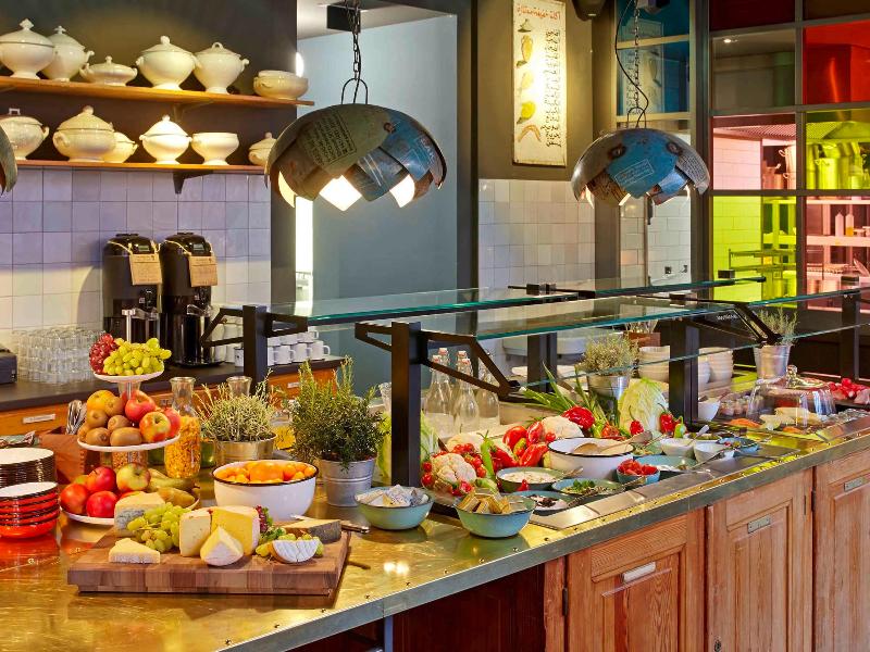 25Hours Hotel Altes Hafenamt - Restoran