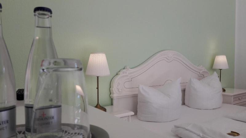 Erbenholz Hotel Restaurant - Oda