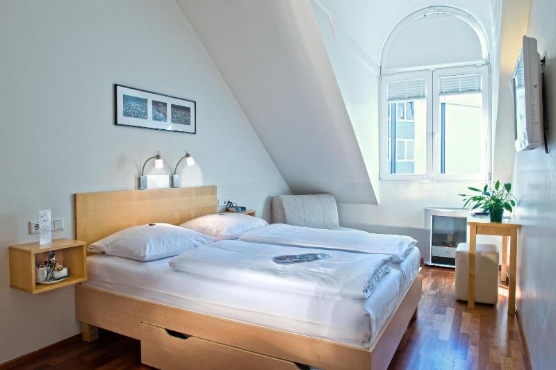 Town Hotel Wiesbaden - Oda