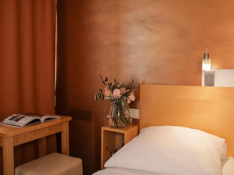 Town Hotel Wiesbaden - Oda