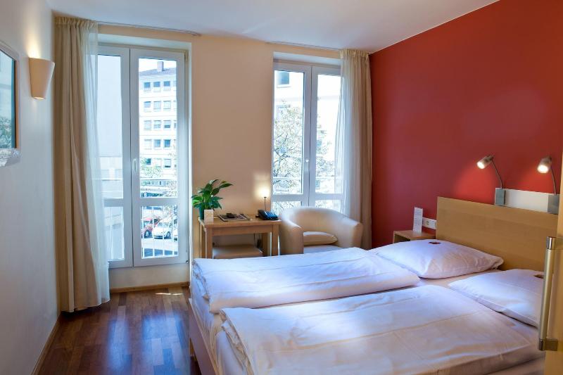 Town Hotel Wiesbaden - Oda