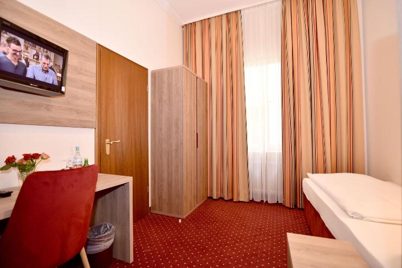 Hotel Ra Merhof - Oda