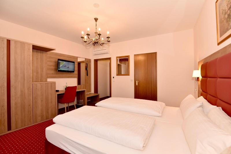Hotel Ra Merhof - Oda