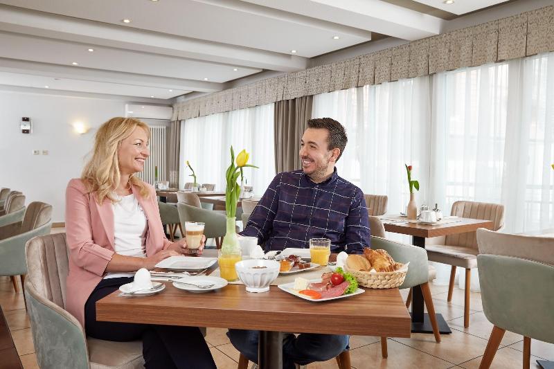 Hotel Meyerhof La Rrach - Restoran