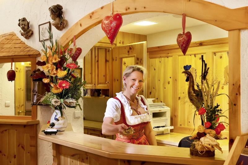 Hahn Hotel - Lobi