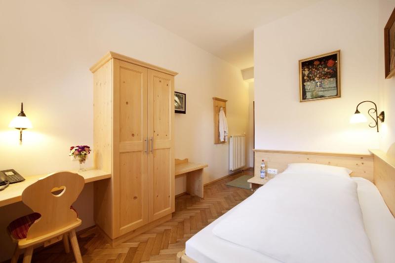 Hahn Hotel - Oda