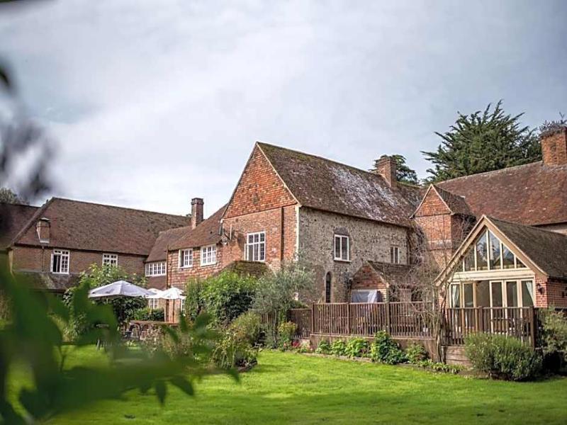 Howfield Manor - Genel
