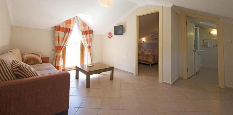 Perdikia Hill Family Resort - Oda