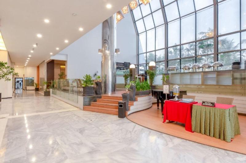 Lux Tychi Hotel Malang by ZUZU - Lobi
