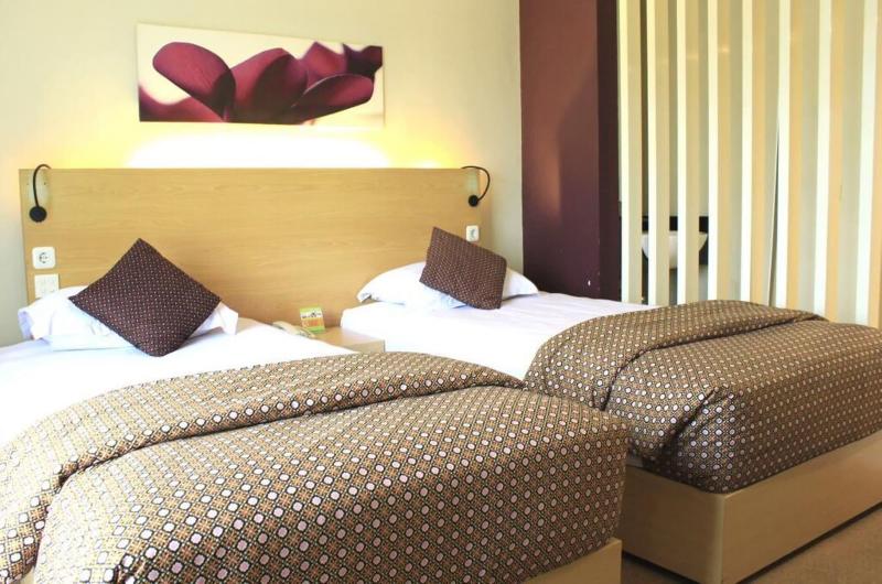 Lux Tychi Hotel Malang by ZUZU - Oda