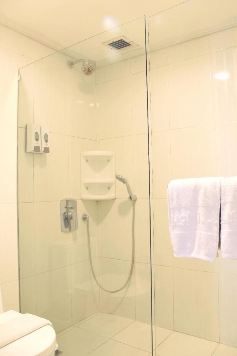 Lux Tychi Hotel Malang by ZUZU - Oda