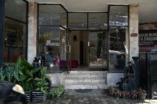 Wisma Asia Busindo Syariah by ZUZU otel fotoğrafı