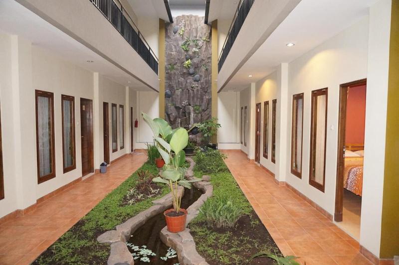 Aloha Hotel - Lobi