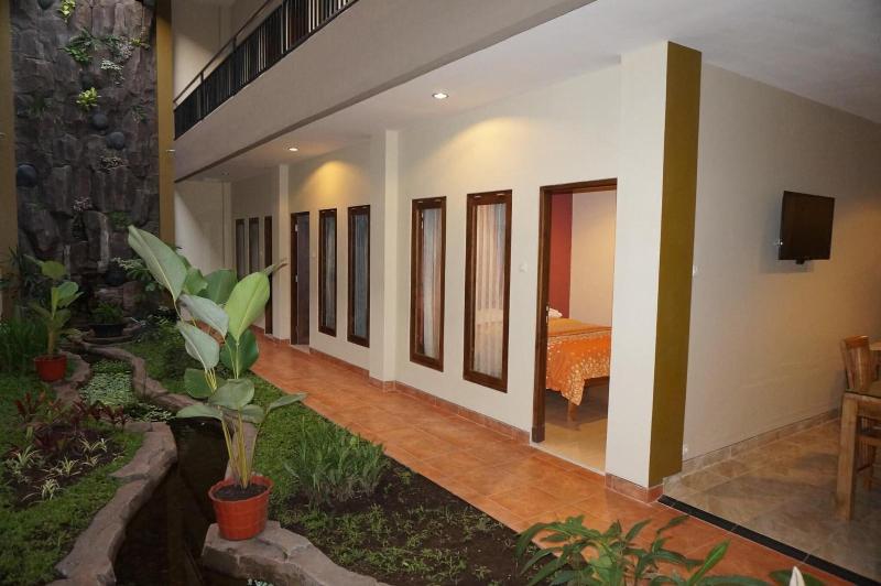 Aloha Hotel - Lobi